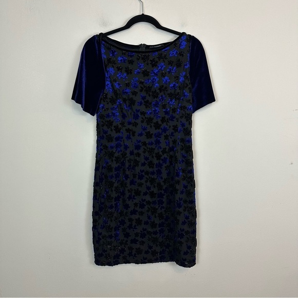 T Tahari | Blue and Black Velvet Floral Shimmery Dress Size Small - Picture 2 of 7